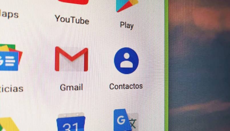 application mobile gmail à côté des contacts