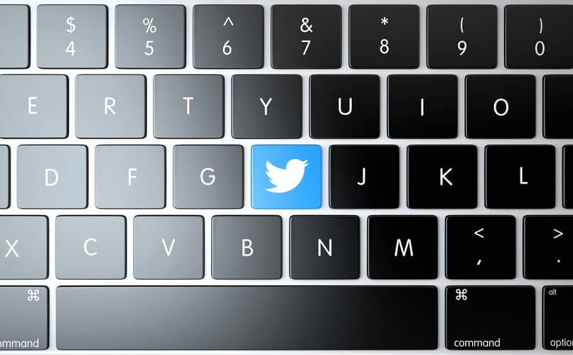 clavier avec logo twitter